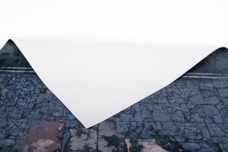 PLAYMATY Zrujnowane Miasto 72”x48” / 183x122 cm - jednostronna, antypoślizgowa mata materiałowa