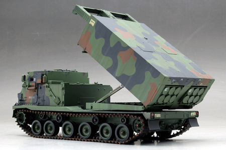 TRUMPETER 01049 M270/A1 Multiple Launch Rocket System 1/35